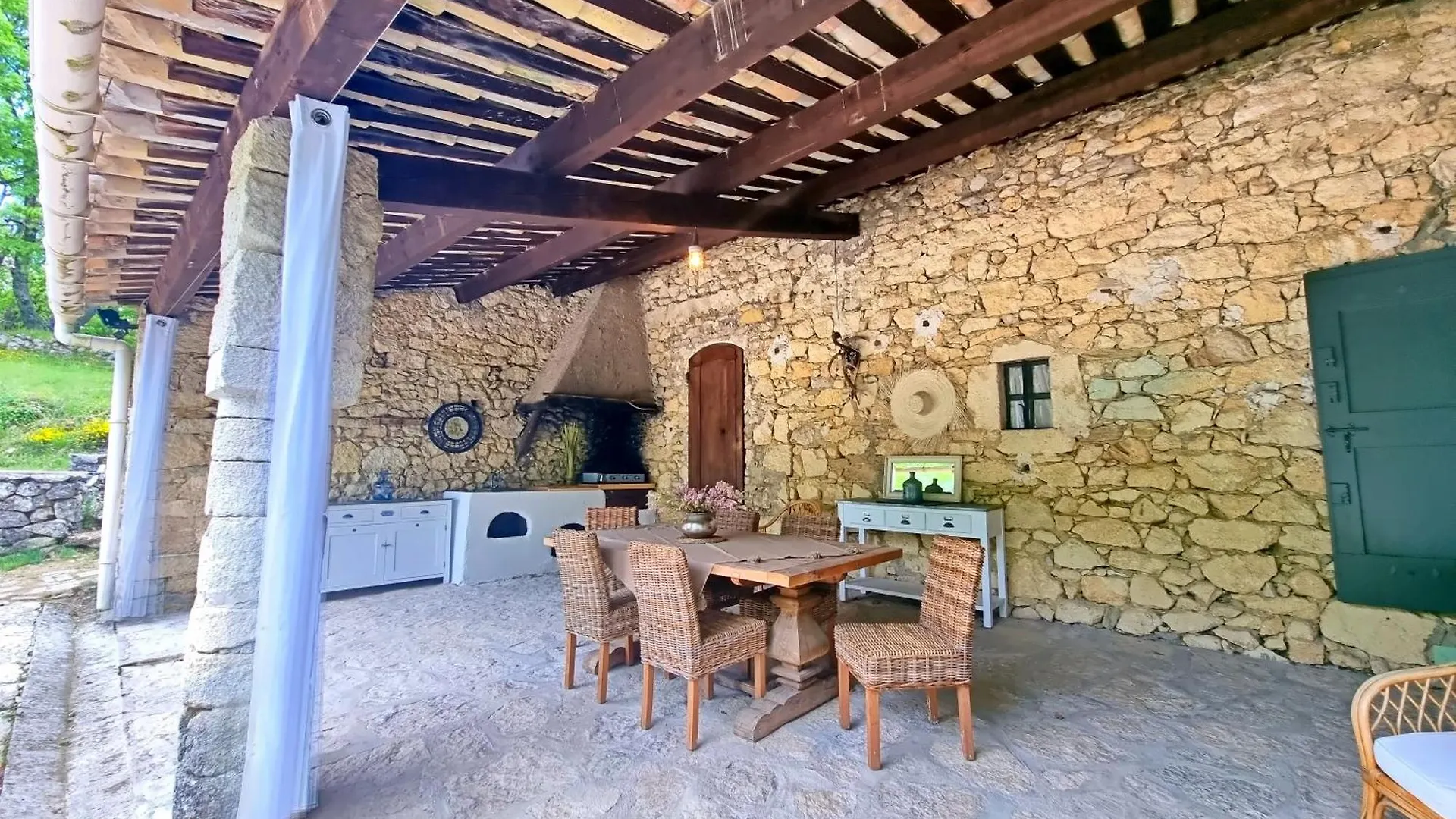 Holiday home En Pleine Foret Aurel  France