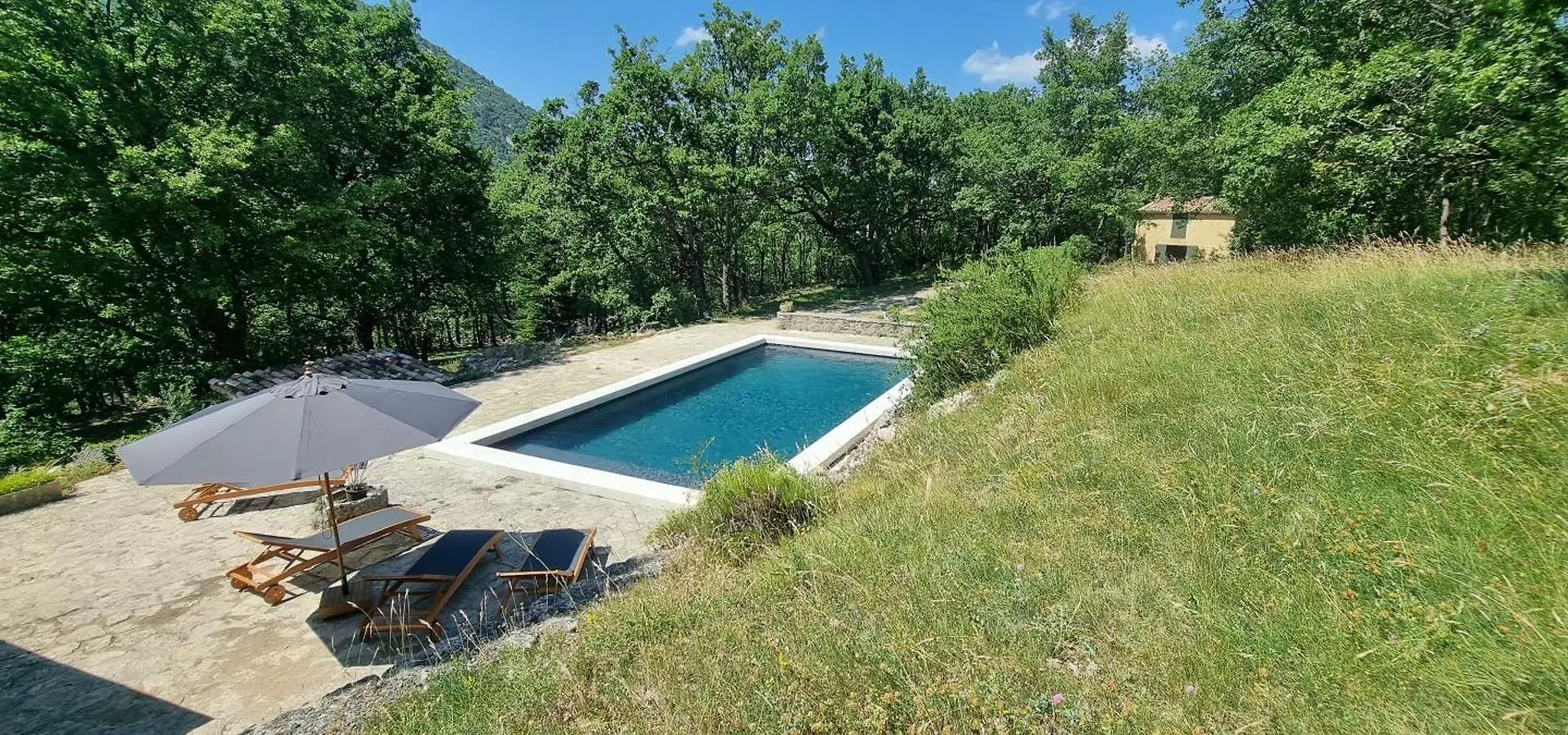 Holiday home En Pleine Foret Aurel  France