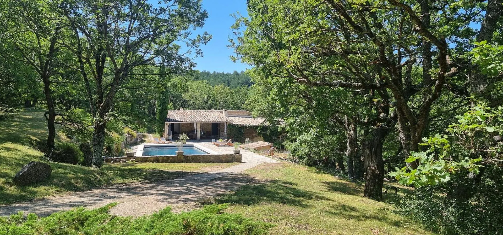 En Pleine Foret Aurel  0*, Aurel (Vaucluse)